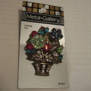 Metal Gallery Basket of Flowers Rhinestones/Gold Metal Pin/Brooch 1584796 NWIP